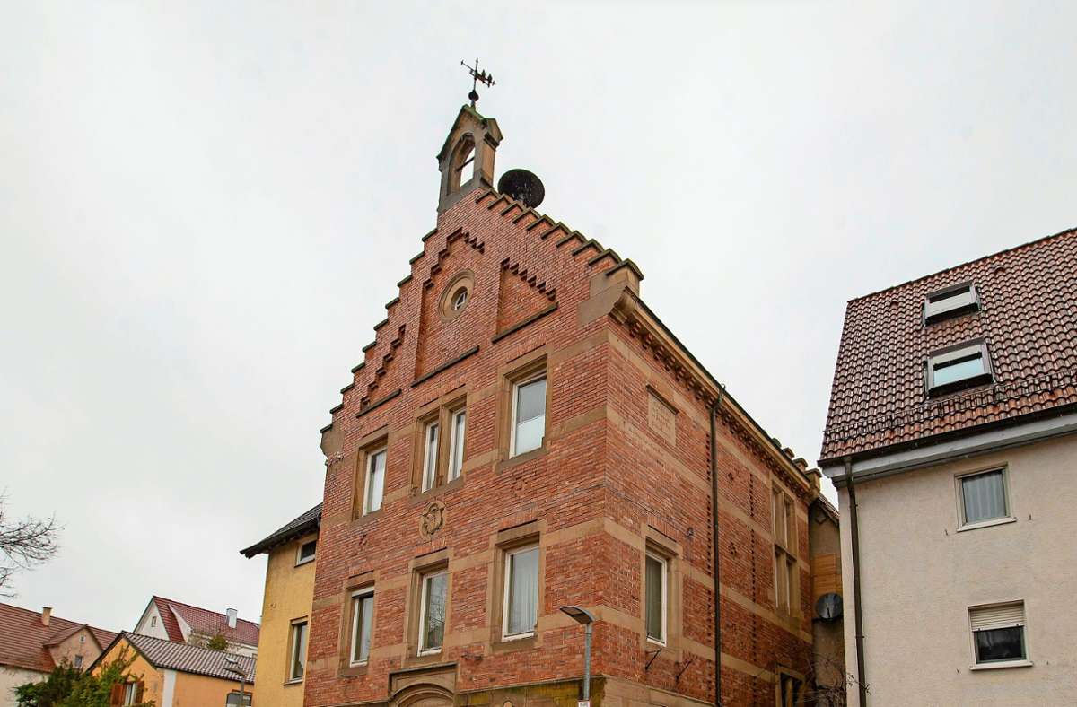 Ingersheim: Altes Rathaus   in Kleiningersheim steht zum Verkauf