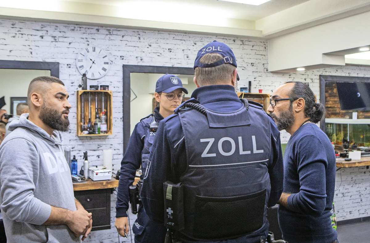 Polizei Ludwigsburg: Polizei kontrolliert Barbershops