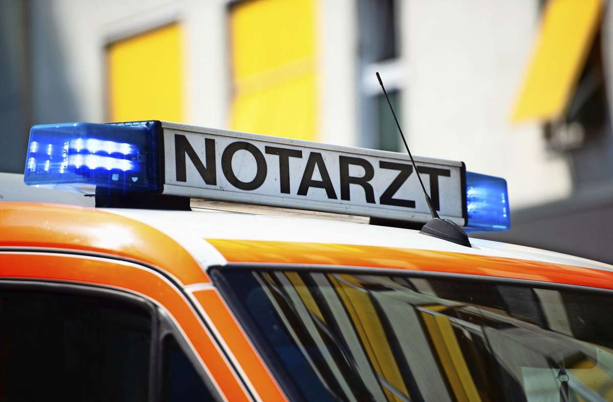 Schwerverletzte in Vaihingen/Enz: Fußgängerin auf B 10 von Auto angefahren