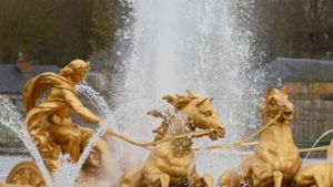 Fontänenspektakel: Der Brunnen des Apollo-Wagens wird nach der Renovierung im Park des Schlosses von Versailles wieder mit Wasser versorgt.