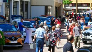 Viele Bürger und Bürgerinnen kamen am Wochenende in die Bietigheimer Innenstadt, um sich bei der Messe Automobile anzuschauen.  Foto: Martin Kalb