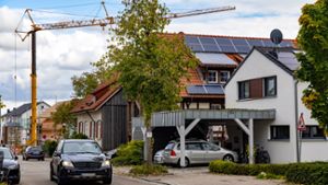 Der jährliche Energiebedarf liegt nördlich der Freudentaler Straße bei 8,4 Millionen Kilowattstunden pro Jahr, im kleineren, südlichen Bereich sind es 2,6 Millionen. Hier will die Gemeinde die Nahwärme ausbauen.⇥ Foto: Helmut Pangerl