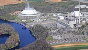Das Kernkraftwerk in Neckarwestheim aus der Luft. Am 15. April soll es abgeschaltet werden. Foto: Martin Kalb