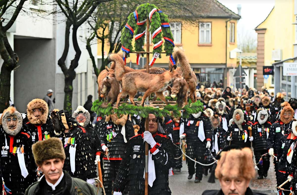 Urzelntag Sachsenheim: Traditioneller Urzelnlauf mit 500 Hästrägern