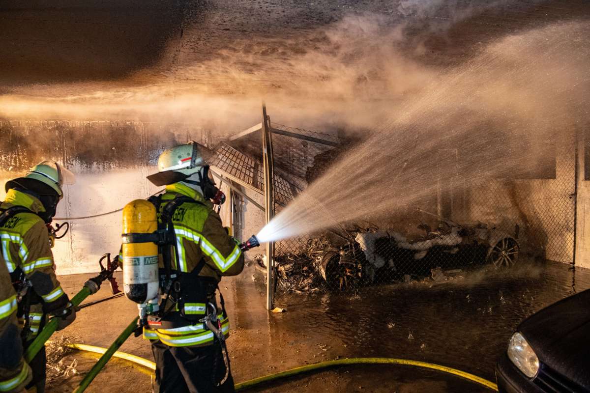 Brand in Bietigheim-Bissingen: Rund 300 000 Euro Schaden bei Fahrzeugbrand im Parkhaus Farbstraße