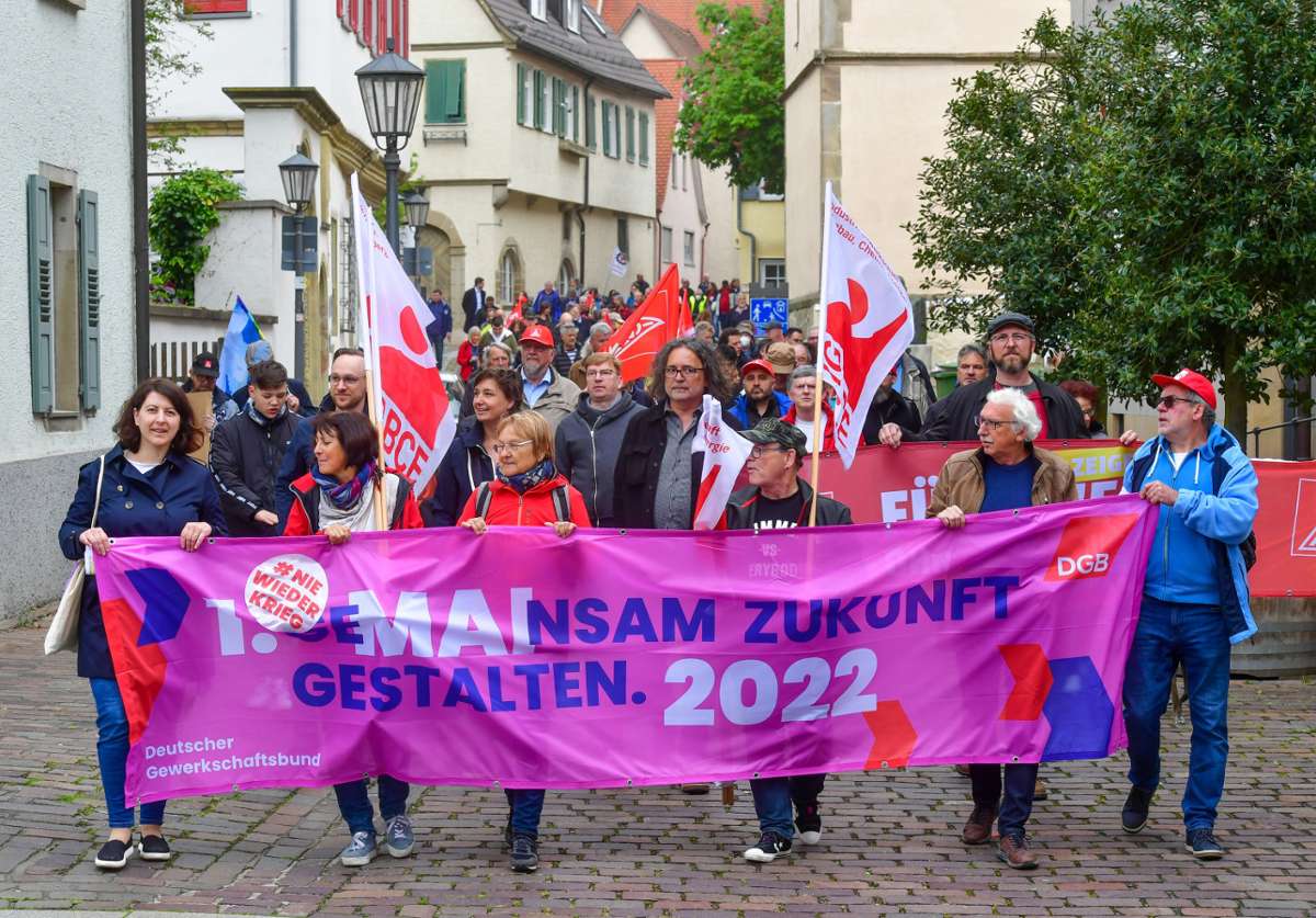 Mai-Kundgebung in Bietigheim-Bissingen: Gegen Krieg und für gerechte Löhne