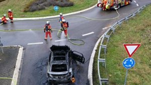 Brand  in Markgröningen: Mercedes geht in Flammen auf