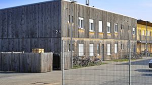 Den Bau einer weiteren Flüchtlingsunterkunft im Gröninger Weg will Bürgermeisterin Lehnert vermeiden, so lange es geht. Foto: Martin Kalb