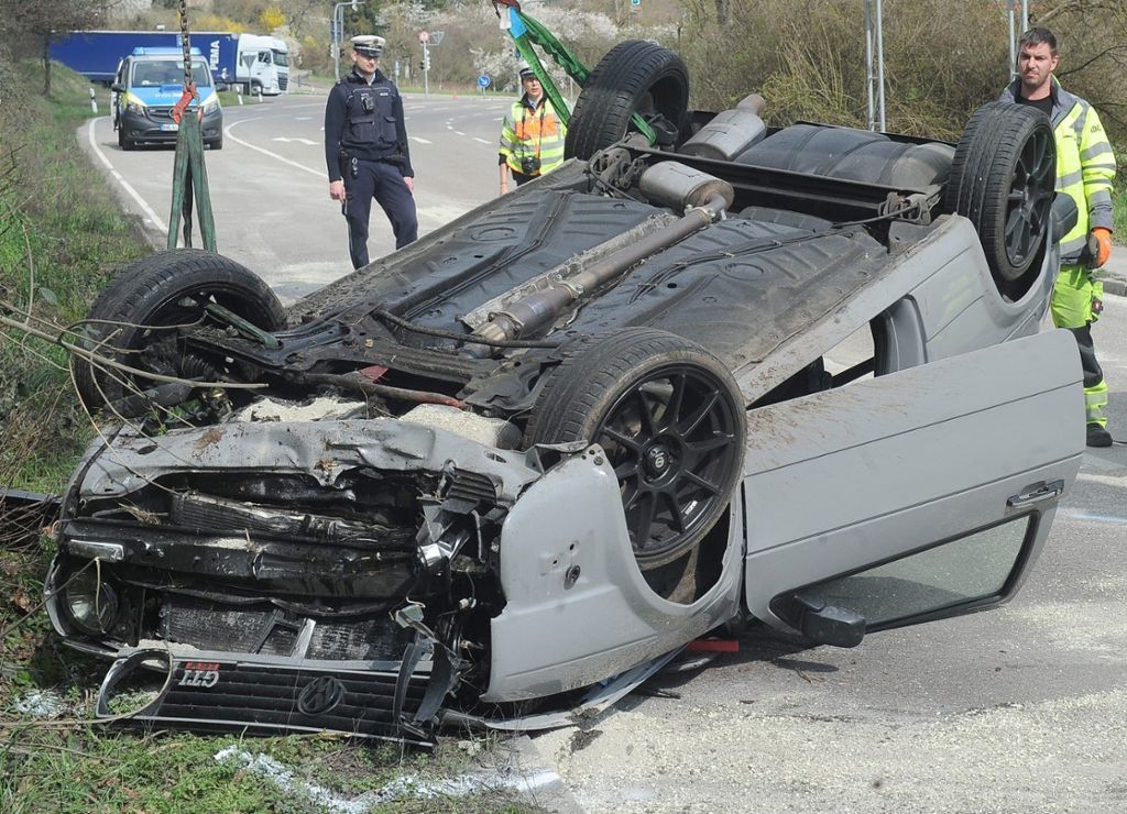 18-jährige VW-Fahrerin fuhr in Murr zu schnell: Beifahrerin schwer verletzt
