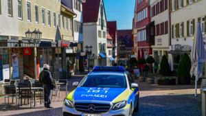 Die Polizei fährt Streife in der Bietigheimer Fußgängerzone in der Altstadt.⇥