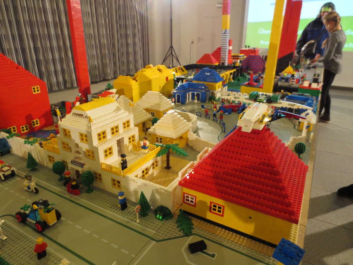 Mitmach-Aktion für Kinder: Mit Legos bauen und von Gott erfahren