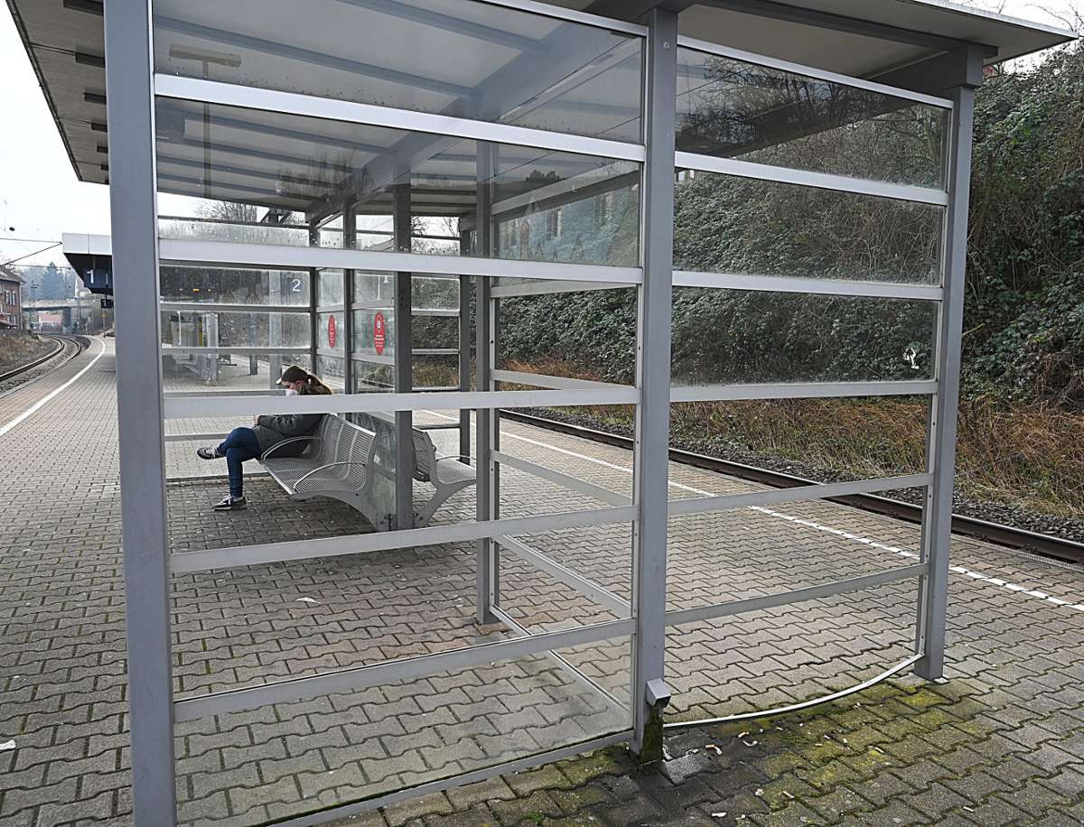 Kririk am Zustand des Besigheimer Bahnhofs: Besigheimer Bahnhof „Zu keiner Zeit sicherer Unterschlupf