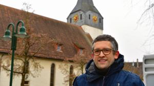 Alexander Pfeiffer möchte für das Zeltfestival einen eigenen Gospel-Projektchor auf die Beine stellen. Auch in der evangelischen Kirche in Kleinsachsenheim werden dafür Proben stattfinden. ⇥ Foto: Martin Kalb