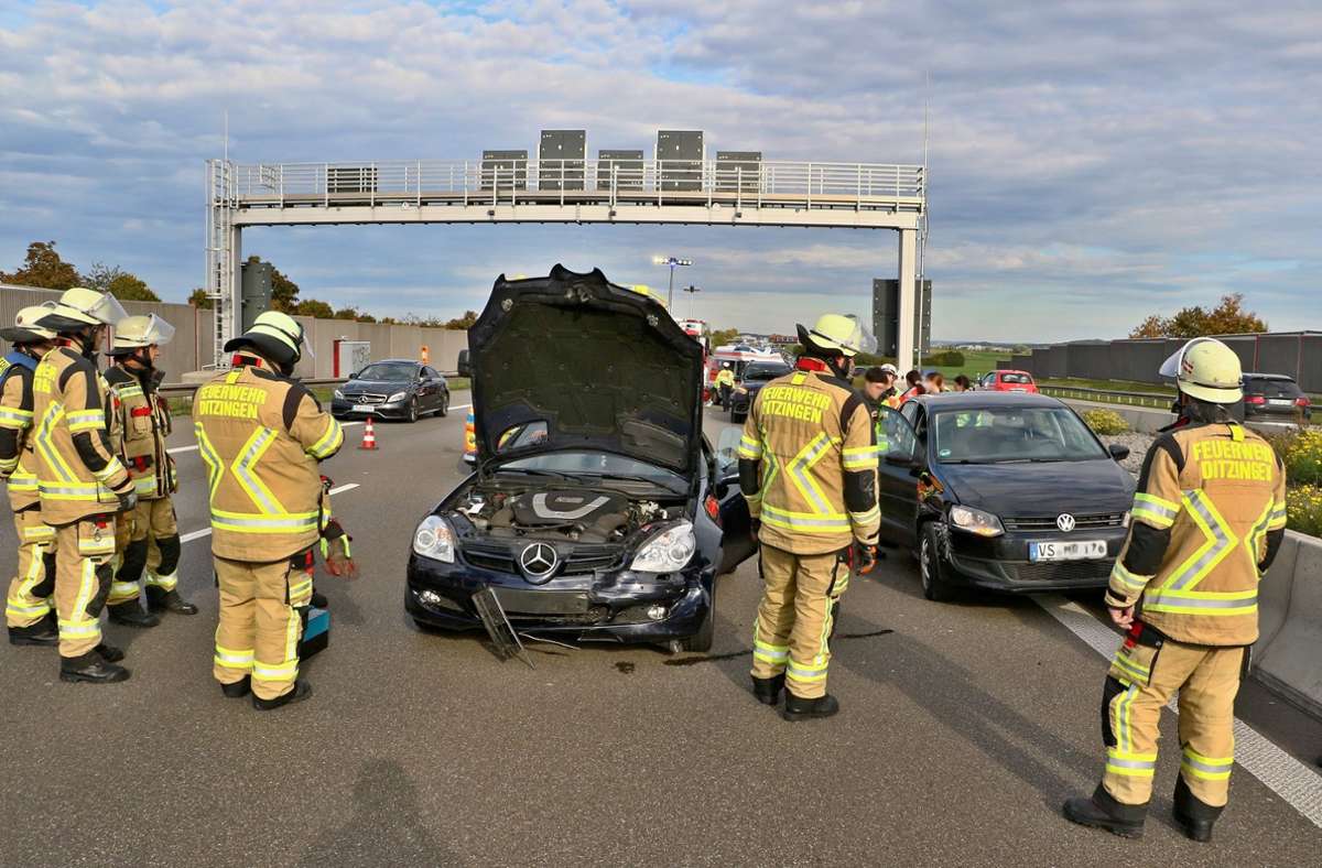 A81 bei Gerlingen: Unfall mit drei Fahrzeugen