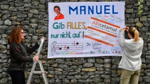 Abi-Plakate beim Lichtenstern-Gymnasium in Sachsenheim.  Foto: Martin Kalb