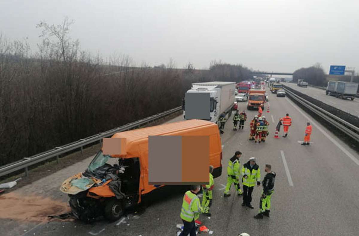 Unfall auf A81 im Kreis Ludwigsburg: Autobahn nach heftigem Unfall zwei Stunden voll gesperrt