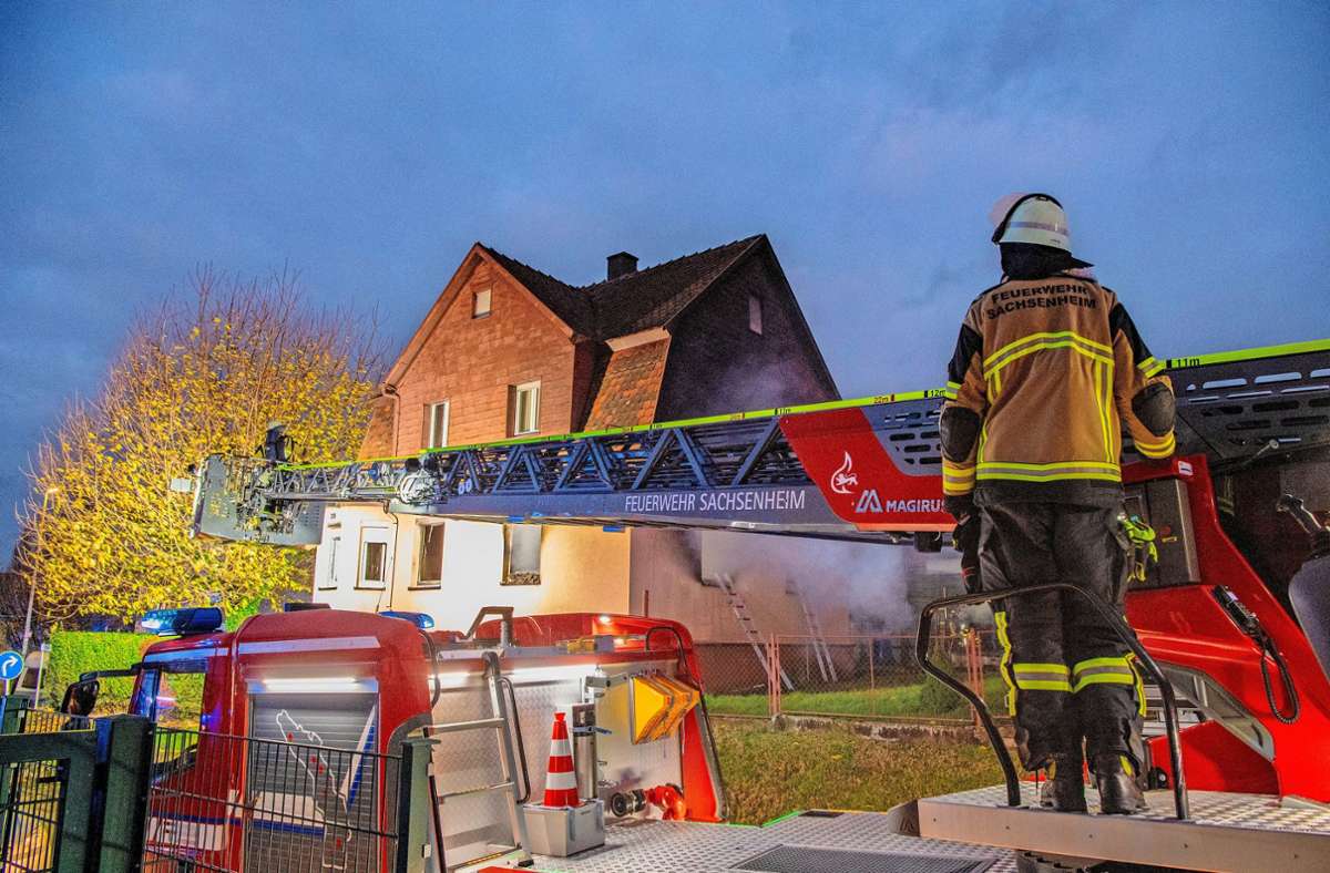Sachsenheim: Zwei Verletzte und 500 000 Euro Schaden nach Wohnhausbrand