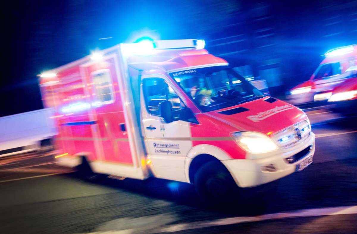 Schwerverletzte in Marbach: 87-Jähriger übersieht beim Rückwärtsfahren Fußgängerin
