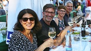 Prost: die Ludwigsburger Weinlaube ist eröffnet. Foto: Ralf Poller/Avanti