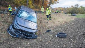 Nach dem Zusammenstoß gerieten beide Fahrzeuge, im Vordergrund der Fiat, von der Fahrbahn ab,⇥ Foto: 7aktuell.de/Simon Adomat