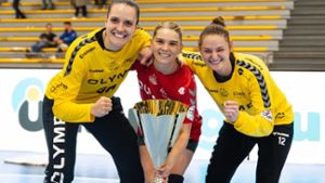 Den Supercup haben Gabriela Moreschi, Trine Östergaard und Melinda Szikora (von links) bereits, am Ende der Saison soll auch die Deutsche Meisterschaft gefeiert werden. ⇥ Foto: BEAUTIFUL SPORTS/Zeising via www.imago-images.de