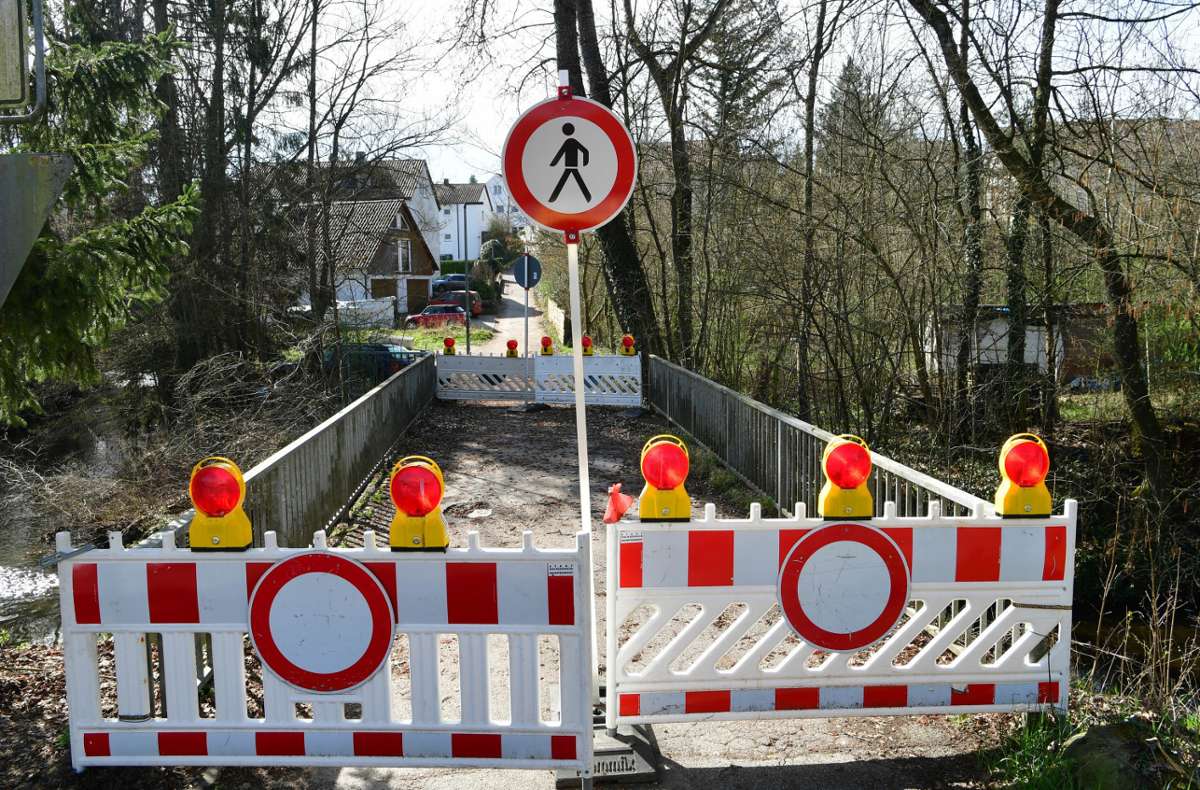 Sachsenheim: Fuß- und Radbrücke über die Metter