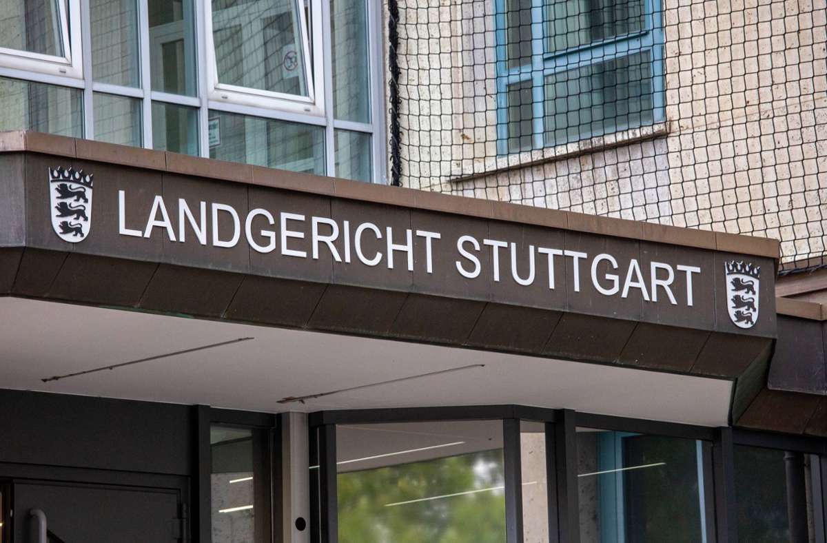 Prozess am Landgericht Stuttgart: Fatale Folgen nach Flaschenwurf
