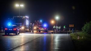 Bei dem Unfall am 12. Mai 2019 stirbt ein Mann, drei Personen werden verletzt. Die Personengruppe war zu Fuß unterwegs. Der Fahrer flüchtete zunächst und stellte sich kurz darauf der Polizei.⇥ Foto: www.7aktuell.de/Simon Adomat