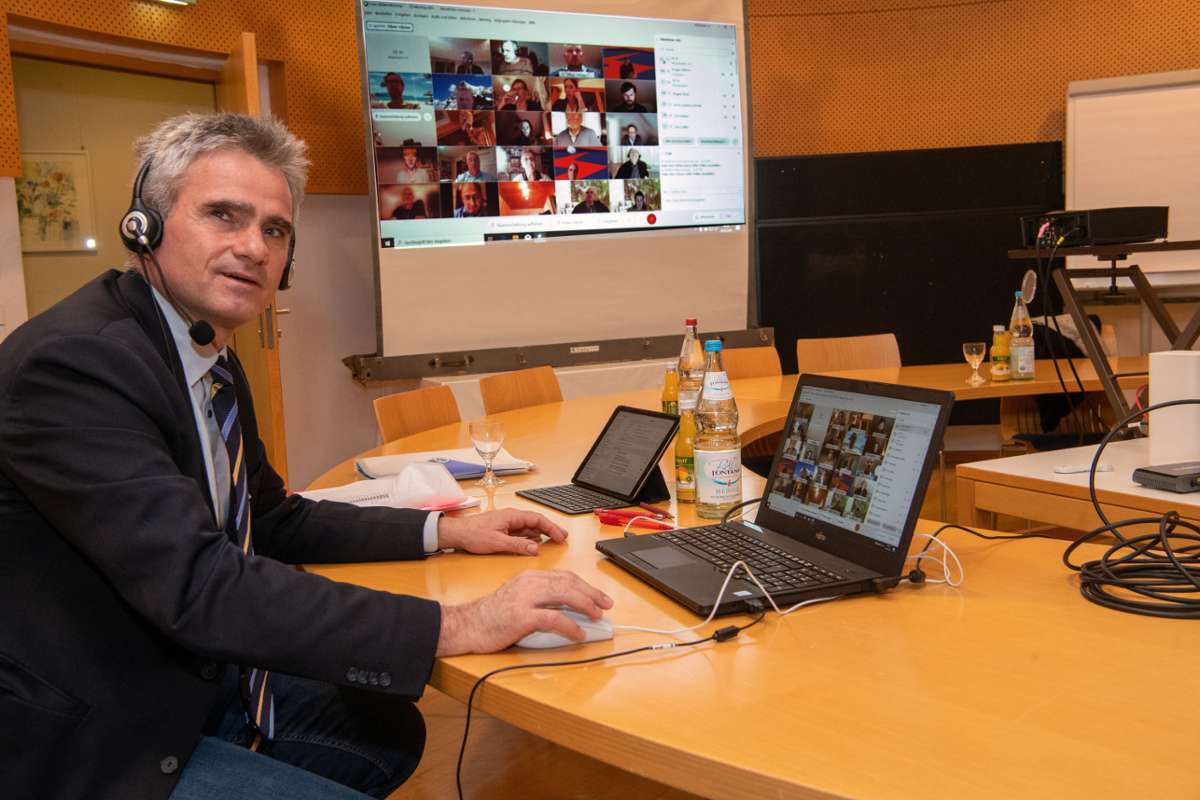 Gemeinderat Sachsenheim tagt erstmals online: Hände hoch, Hände runter