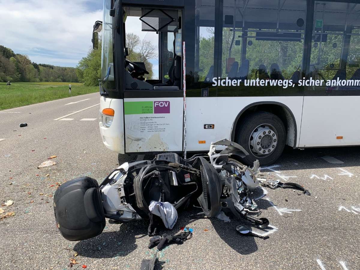 Zusammenstoß in Horrheim: Linienbus übersieht Motorradfahrer
