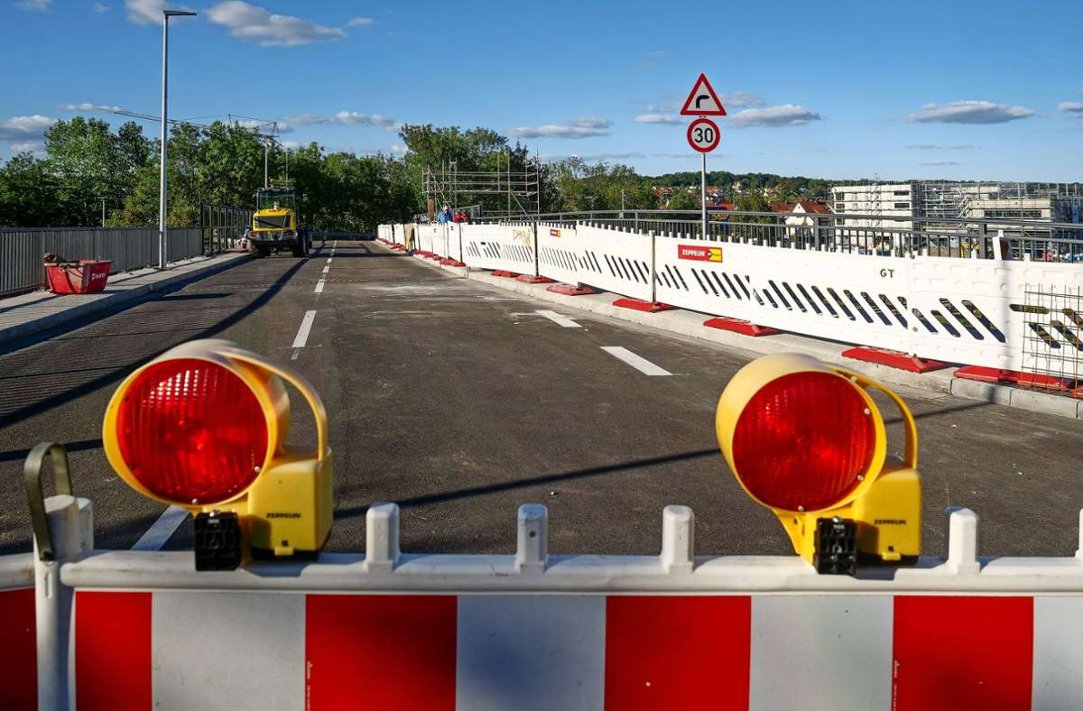 Sanierung noch nicht beendet: Korntaler Bahnbrücke bleibt weiter gesperrt