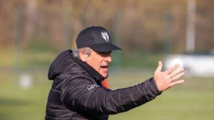 Roland Seitz feiert gegen Kassel seine Pflichtspielpremiere als SGV-Trainer. Foto: Oliver /Bürkle