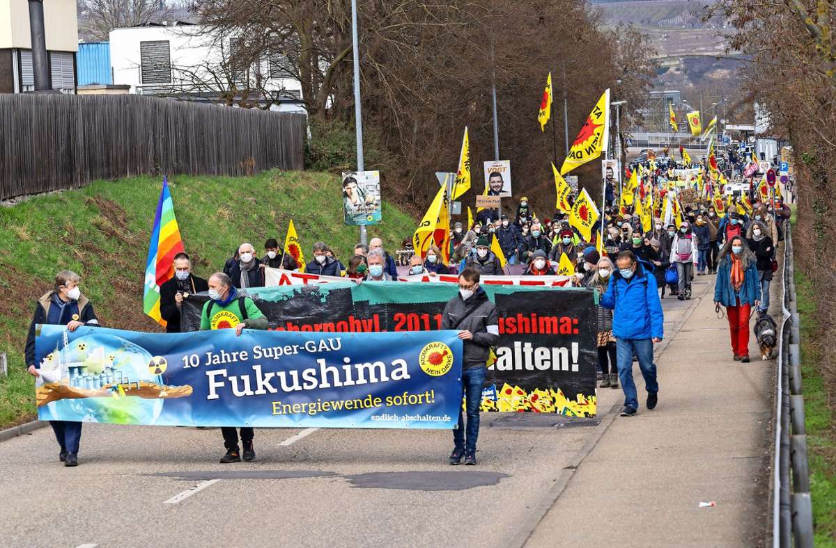 Demo wegen zehn Jahren Fukushima-Katastrophe: Sorge wegen Rissen im Atomkraftwerk Neckarwestheim