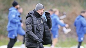 Der neue SGV-Trainer Roland Seitz hat die Fußballer des Regionalligisten aus Freiberg zur ersten offiziellen Einheit der Wintervorbereitung gebeten. Foto: Avanti/Ralf Poller