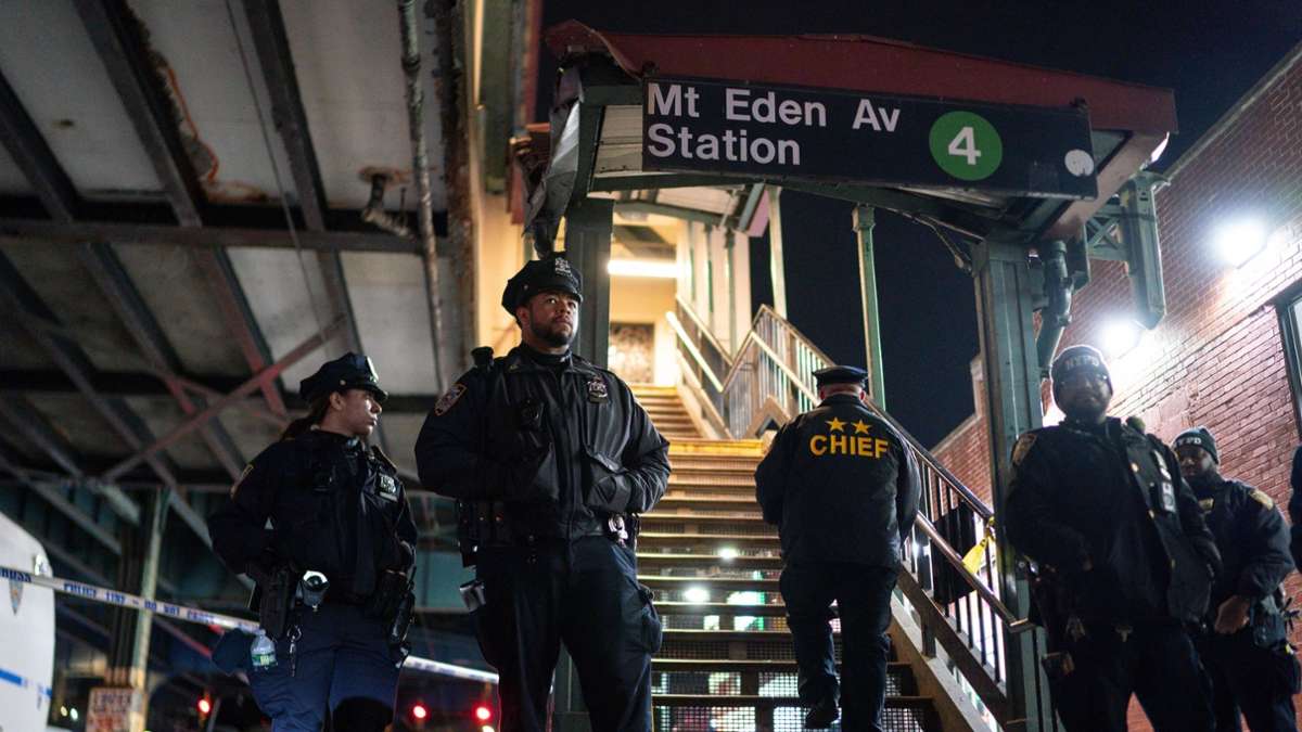 Kriminalität: Mindestens ein Toter bei Schüssen in New Yorker U-Bahn