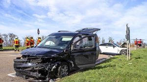 Kollision zwischen Kirchheim und Lauffen: Schwerer Verkehrsunfall auf der B 27
