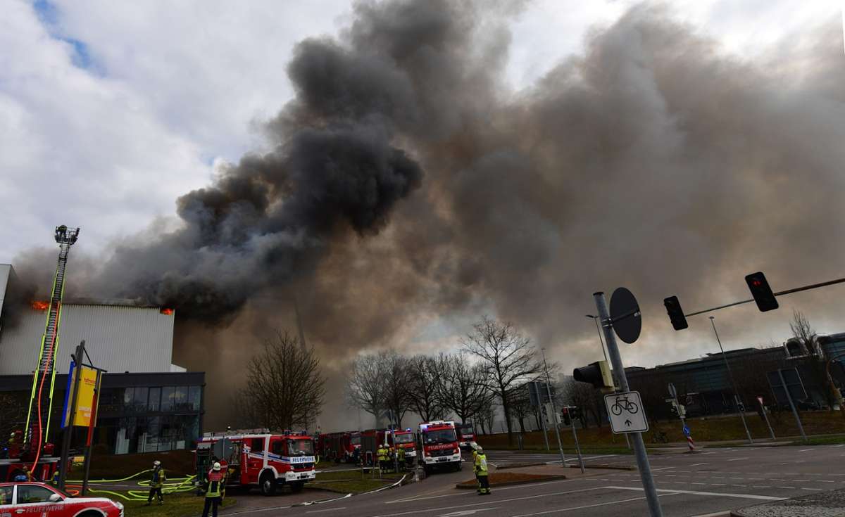 Bietigheim-Bissingen: Feuer bei Möbelhaus Hofmeister: Brand wohl unter Kontrolle