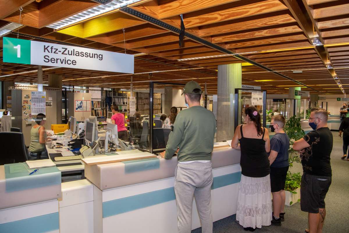 Kfz-Zulassung im Landkreis Ludwigsburg: Neue Software verkürzt die Wartezeiten auf einen Termin