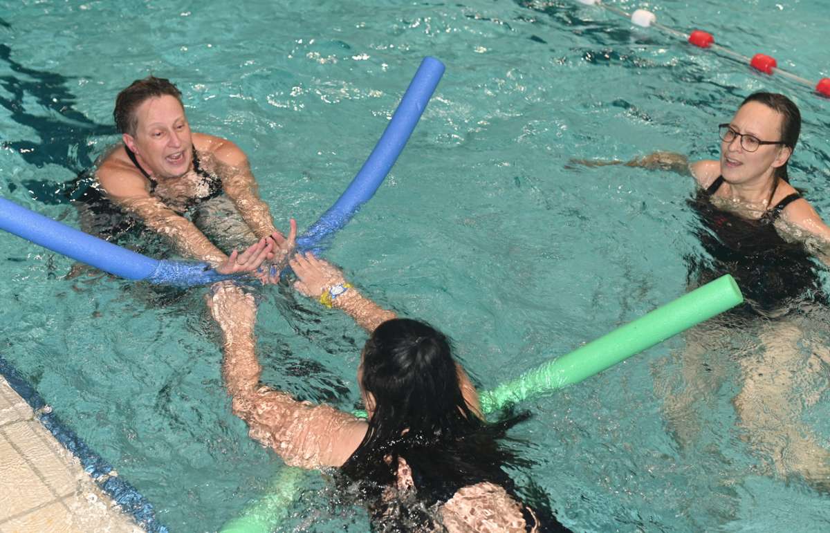 DLRG Bietigheim-Bissingen: Schwimmkurs für Erwachsene: „Man muss sich einfach trauen“
