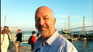 Roman- und Drehbuchautor Holger Karsten Schmidt am Hafen von Olhão in Portugal. Foto: privat