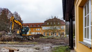 Der Umbau am und um das Schloss in Freudental für die Akutklinik für Psychotherapie und Psychosomatik schreitet langsamer voran als zunächst geplant. ⇥ Foto: Helmut Pangerl