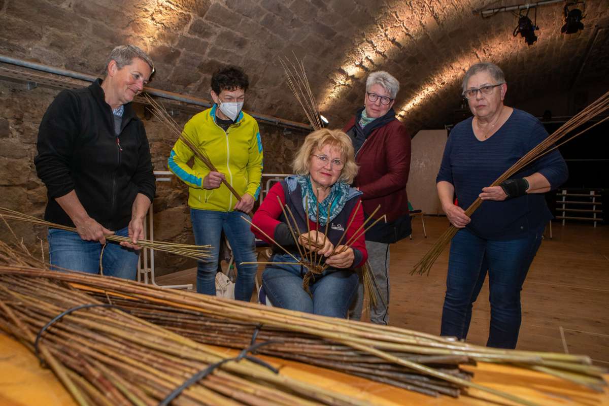 Weidenflechtkurs beim Bönnigheimer Kulturfenster: Altes Handwerk neu entdeckt