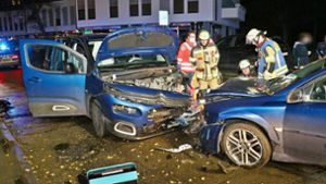 Unfall in Ditzingen: Autos prallen frontal zusammen