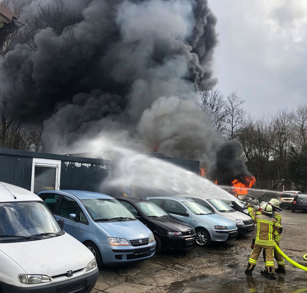 Freiberg: Kfz-Werkstatt in Beihingen brennt vollständig aus