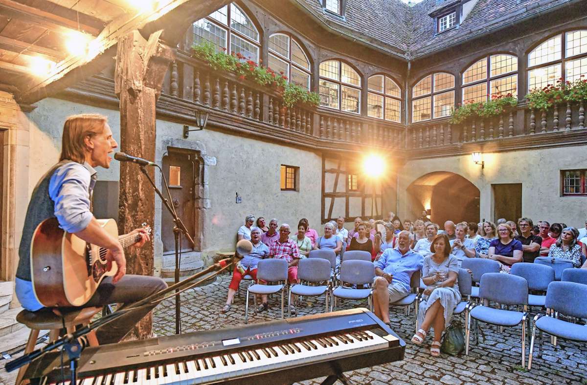 Hits in Ingersheim: Konzert im Schloss mit Patrick Schwefel