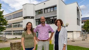 Über die neuen Möglichkeiten zum Unterrichten freuen sich (von links) Konrektorin Katja Wörz, Rektor Bernhard Dietrich und Konrektorin Ivonne Mußgnug.⇥