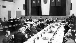 In der Kleinsachsenheimer Mehrzweckhalle wurde am 22. März 1972 der Eingliederungsvertrag  feierlich unterzeichnet.⇥