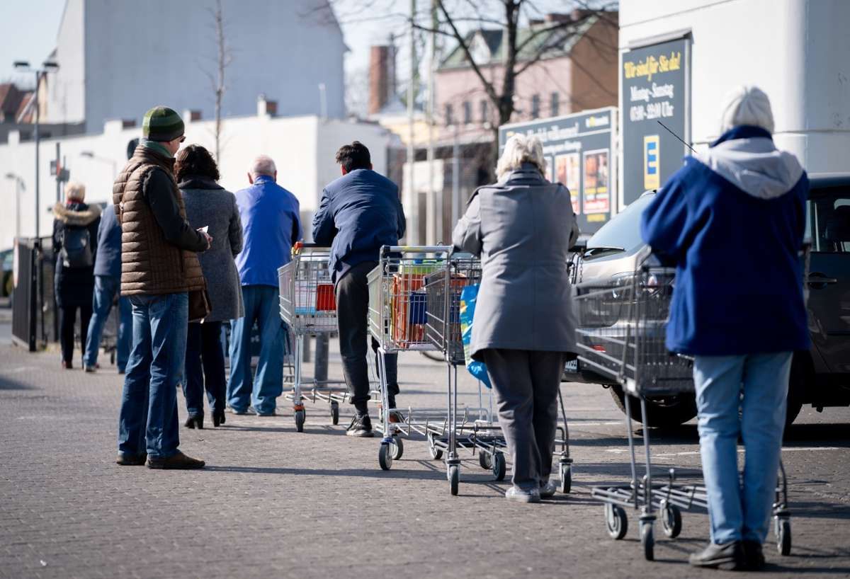 Behörden im Kreis Ludwigsburg richten Augenmerk auf Geschäfte: Überfüllte Supermärkte