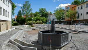 Der Schlösslesbrunnen ins Sersheim wurde versetzt und der Platz drumherum wird neu gestaltet. ⇥ Foto: Martin Kalb