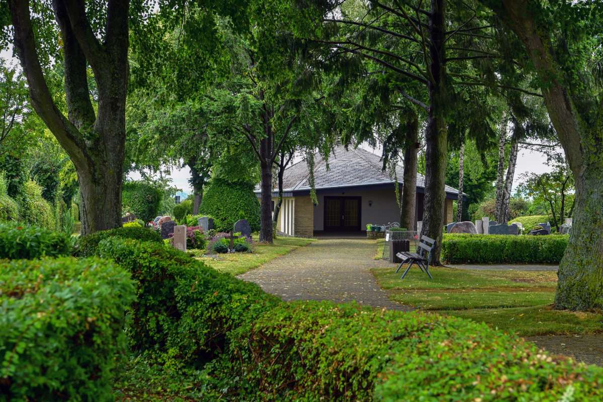 Neue Bestattungsform: Hofener Friedhof bekommt ein Urnen-Grabfeld